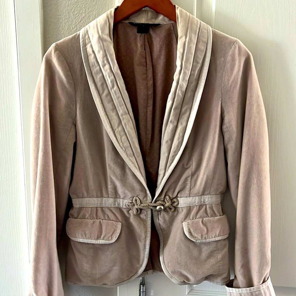Mark Jacobs Vintage velvet blazer with pearl button lapel in the back💜